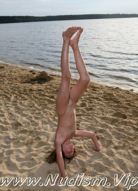 [Image: 1378641549_naked-little-girl.jpg]