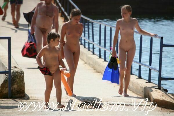 [Image: 1379971651_naked-kids-photo-nudism.jpg]