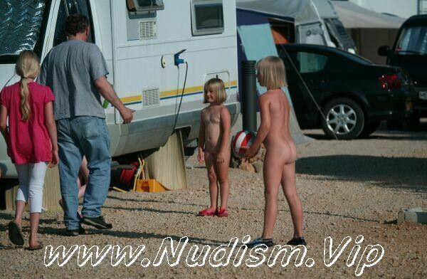 [Image: 1379977273_purenudism-nudist-pictures-1.jpg]