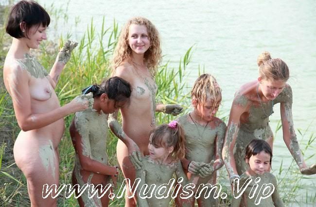[Image: 1454266998_naturist-family-events-our-na...d-bath.jpg]