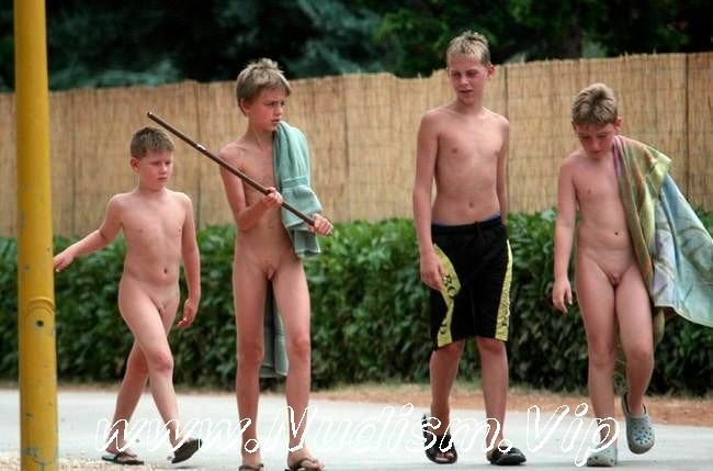 [Image: 1454282318_family-nudism-fkk-outdoor-sce...udism1.jpg]