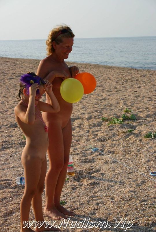 [Image: Balloons-to-the-Sunny-Sky-Pure-Nudism-Images-1.jpg]