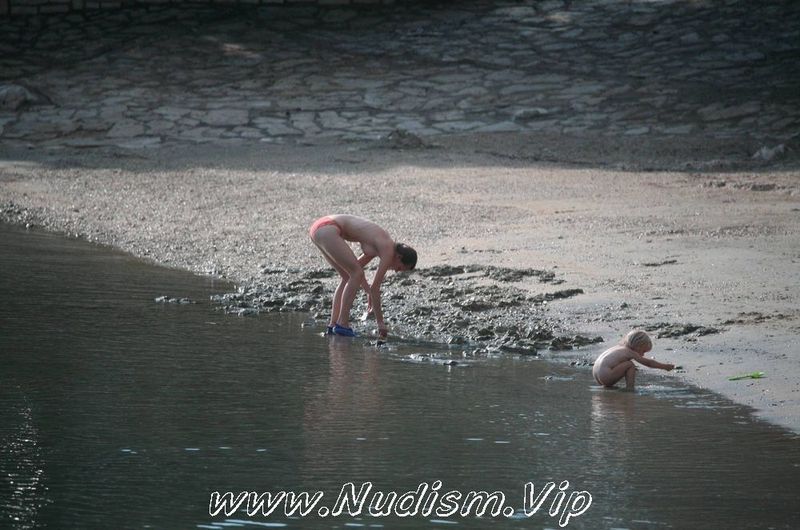 [Image: Bares-FKK-Family-Beach-Purenudism-2.jpg]