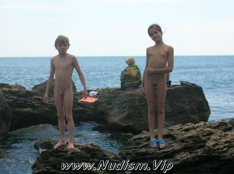 [Image: Beach-Kids-Rocking-Profile-Purenudism-Pics-2.jpg]