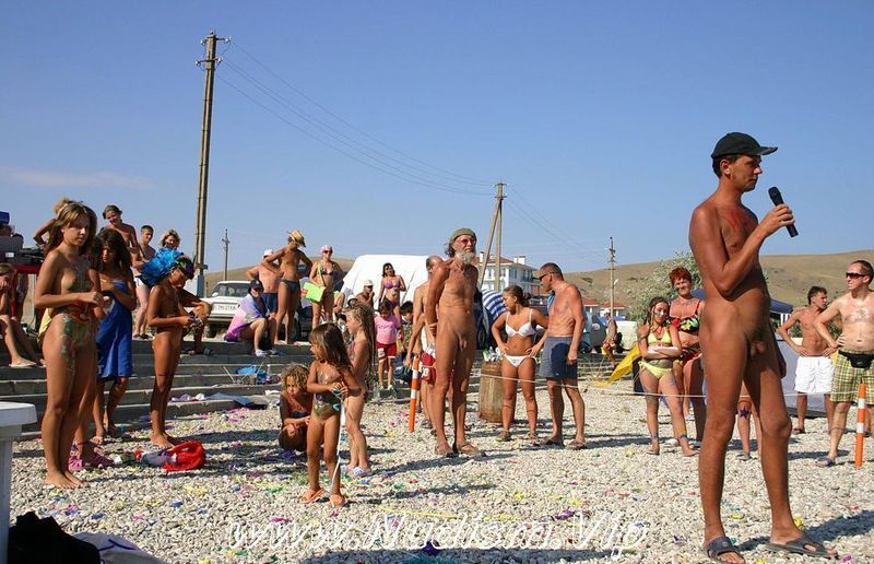 [Image: Beach-Time-Talent-Show-Pure-Nudism-Images-2.jpg]