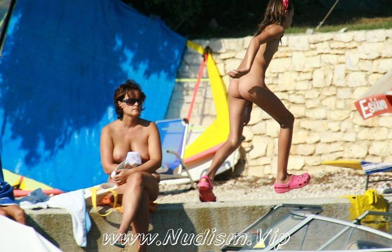 [Image: Bright-Day-Sun-Tanning-Purenudism-Images-1.jpg]