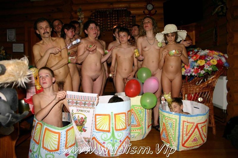 [Image: Easter-Group-Memories-Purenudism-Photos-3.jpg]