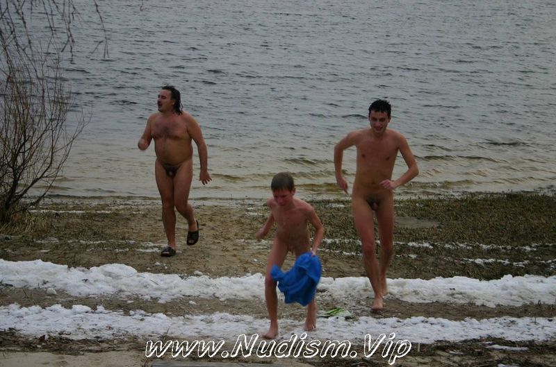 [Image: Kiev-Water-Front-Bathing-Purenudism-Pics-3.jpg]