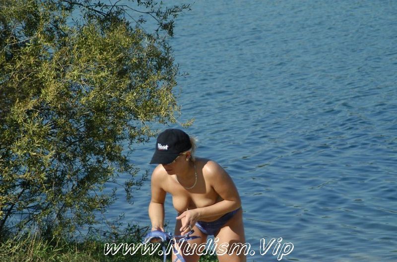 [Image: Lisas-Bare-Lake-Day-Purenudism-Photos-1.jpg]