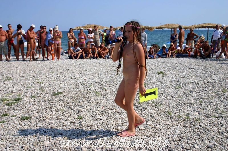 [Image: Naturist-Child-Mic-Speech-Purenudism-Photos-1.jpg]