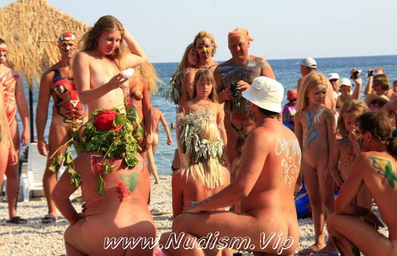 [Image: Naturist-Girls-Wall-Army-Purenudism-Pics-2.jpg]
