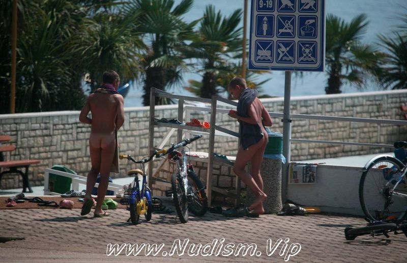 [Image: Naturist-Mothers-and-Sons-Purenudism-Gallery-1.jpg]