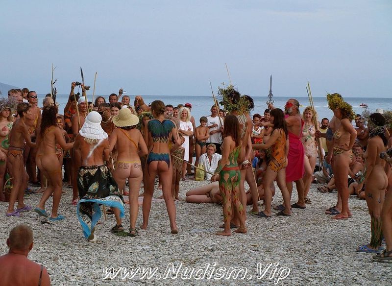 [Image: Naturist-Party-Mega-Bash-Pure-Nudism-Pics-2.jpg]