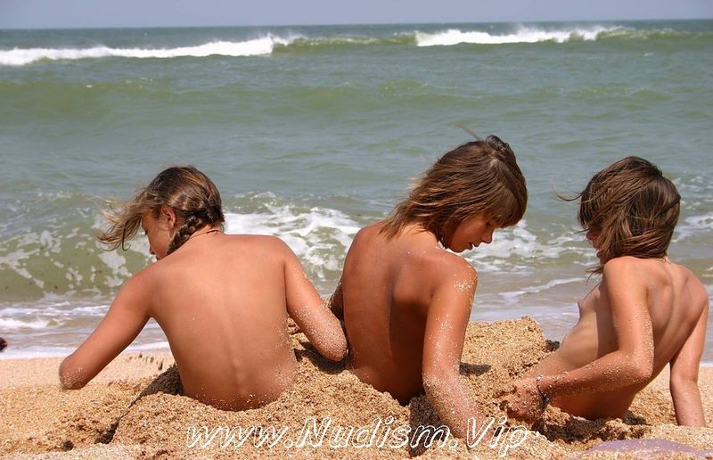 [Image: Ocean-Beach-Relaxing-Purenudism-Pics-2.jpg]