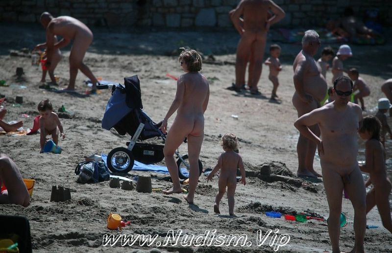 [Image: Pure-Nudism-Gallery-Coastal-Beach-Paradise-3.jpg]