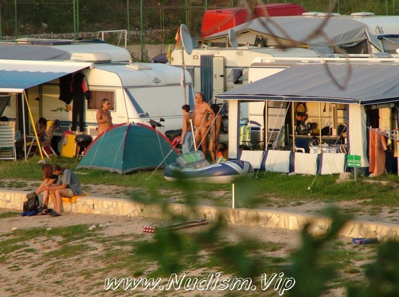 [Image: Pure-Nudism-Gallery-FKK-Outdoor-Shoreline-2.jpg]