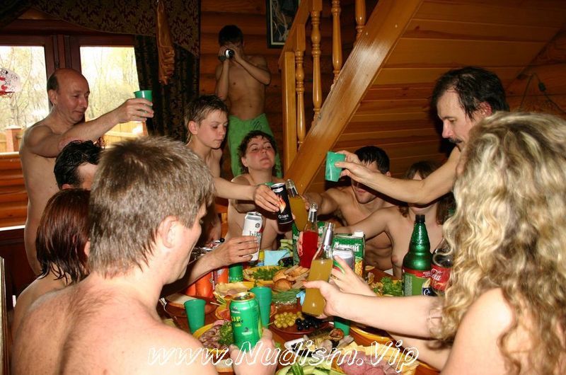 [Image: Pure-Nudism-Images-Easter-Egg-Hatch-and-Dinner-1.jpg]