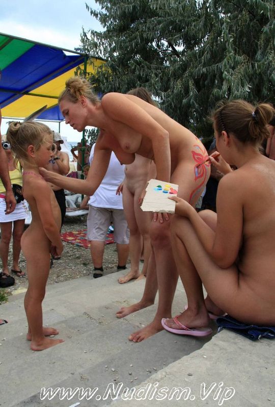 [Image: Pure-Nudism-Images-Ukrainian-Sibling-Checkup-3.jpg]
