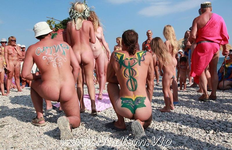 [Image: Pure-Nudism-Images-Vibrant-Sea-Dance-Party-3.jpg]