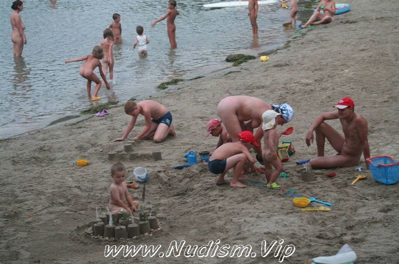 [Image: Pure-Nudism-Photos-Nude-Mom-Nurture-Series-2.jpg]