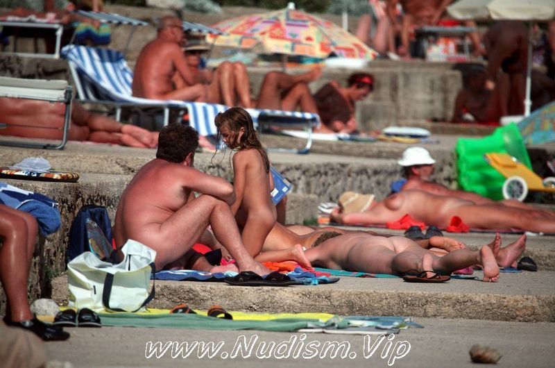 [Image: Pure-Nudism-Pics-Passing-Through-Shores-3.jpg]