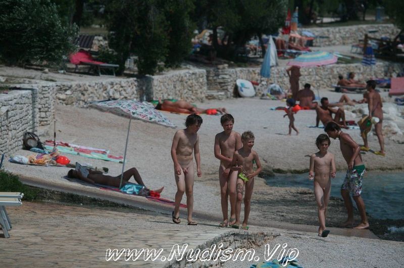 [Image: Purenudism-Boy-Nudist-Shore-Walking-1.jpg]