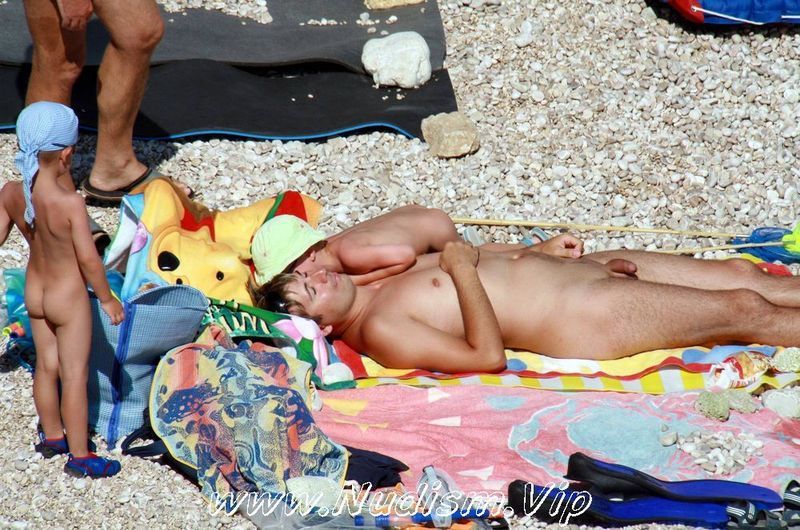 [Image: Purenudism-Gallery-Naturist-Beach-Relaxation-2.jpg]