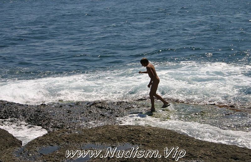 [Image: Purenudism-Images-Leaning-Against-Hit-Rocks-3.jpg]