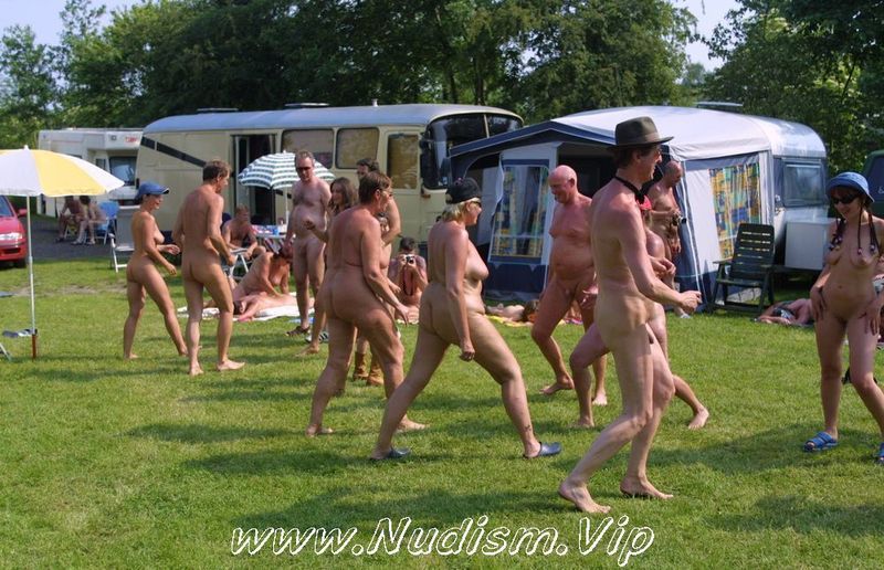 [Image: Purenudism-Photos-Holland-Green-Relaxations-1.jpg]