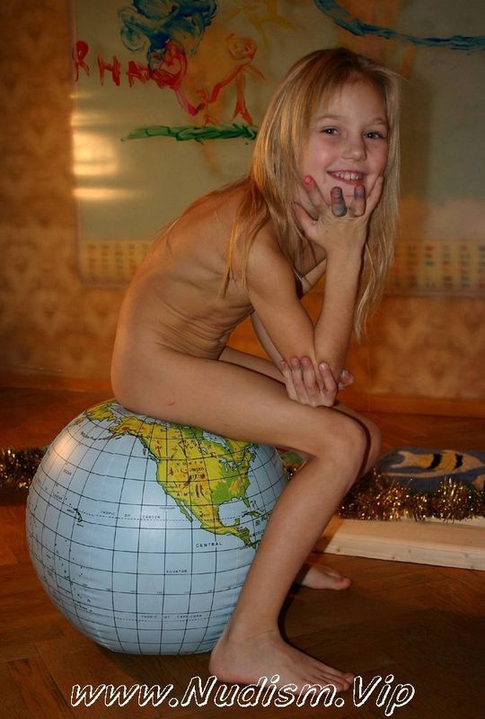 [Image: Purenudism-Photos-Nudist-World-Play-Posing-3.jpg]