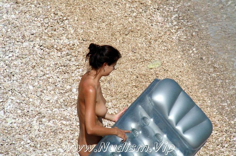 [Image: Purenudism-Pics-Naturist-Couple-Inflatables-3.jpg]