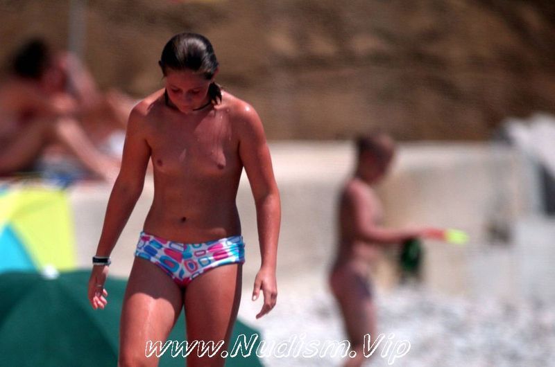 [Image: Running-From-the-Waters-Pure-Nudism-Photos-2.jpg]
