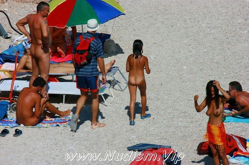 [Image: Uka-FKK-Beach-Parenting-Purenudism-Pics-1.jpg]