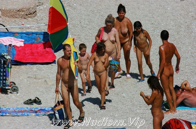[Image: Uka-FKK-Beach-Parenting-Purenudism-Pics-2.jpg]