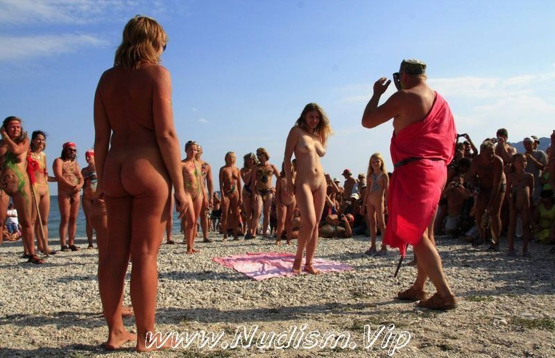 [Image: Ukrainian-Circle-Dance-Day-Pure-Nudism-Pics-2.jpg]